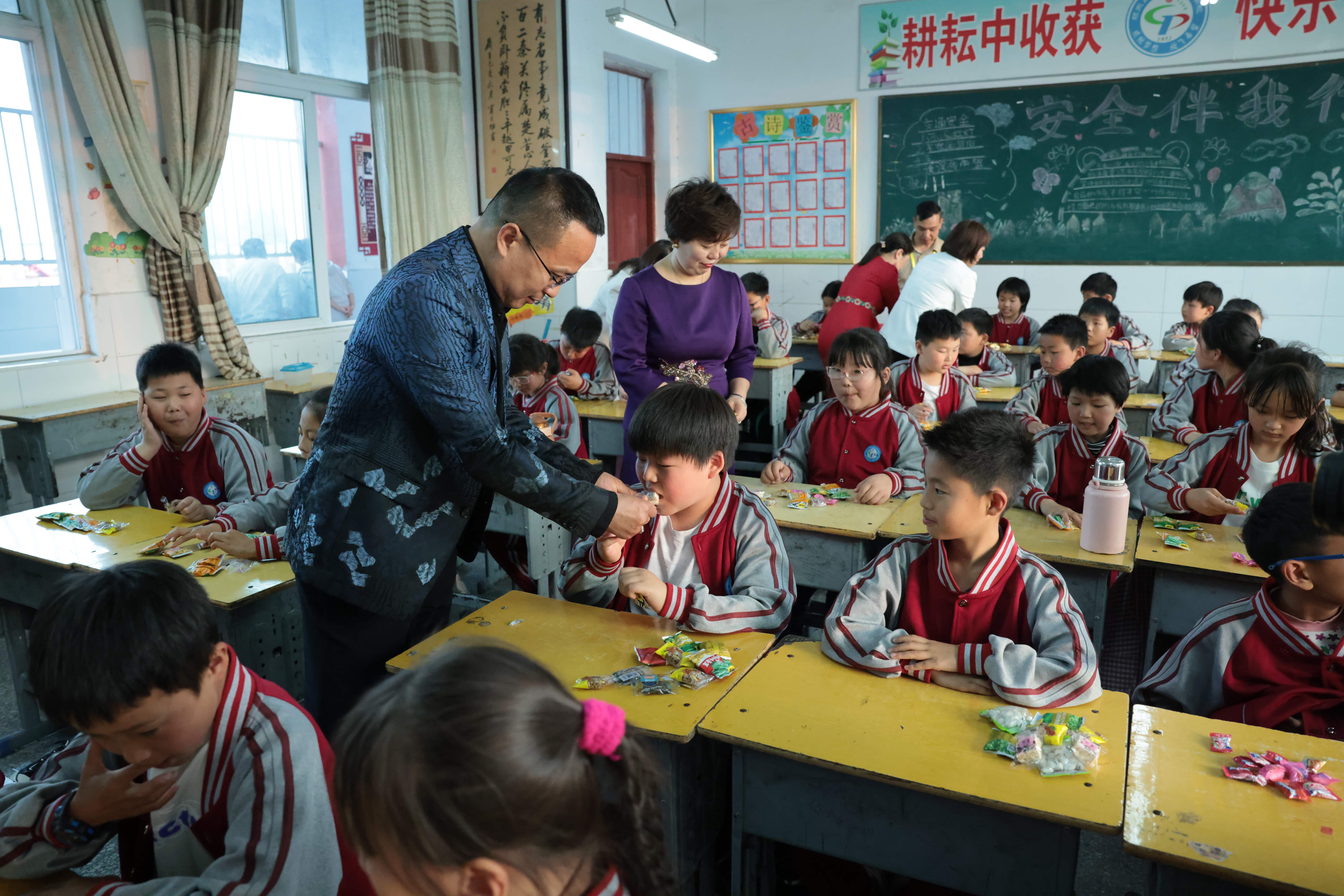 在爱意的“双向奔赴”中丨第249所华体会官方网页版-华体会(中国)
公益学校揭牌