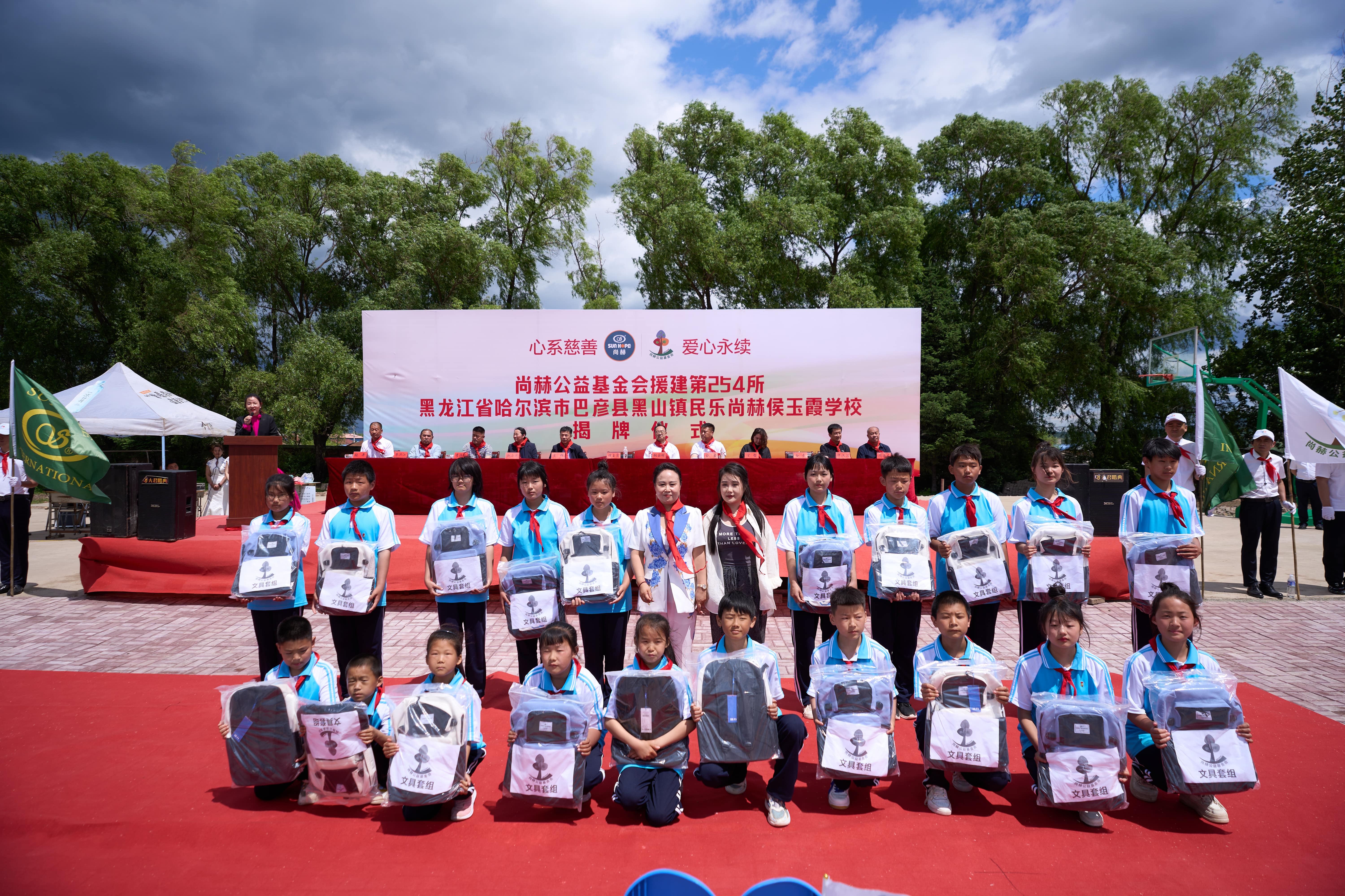 第254所 黑龙江巴彦县黑山镇民乐村华体会官方网页版-华体会(中国)
侯玉霞学校