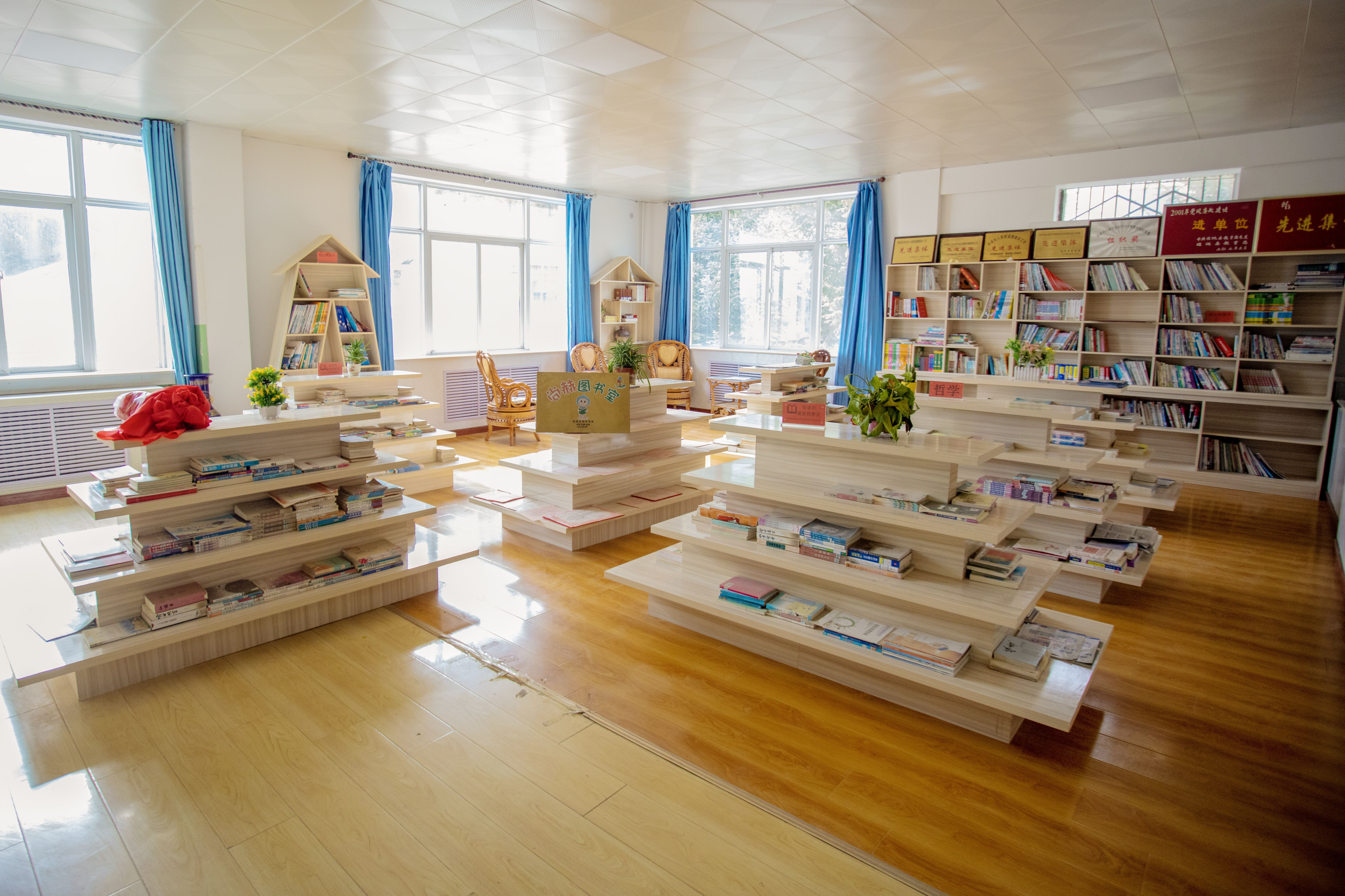 天津高校大学生记者走进华体会官方网页版-华体会(中国)
公益小学开展“书香悦读，筑梦成长”活动